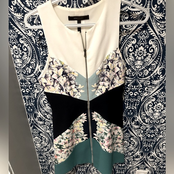 BCBG Dresses & Skirts - Stinging floral dress